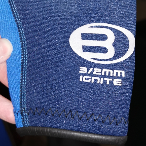 Bare Wetsuit size medium - Picture 8 of 9